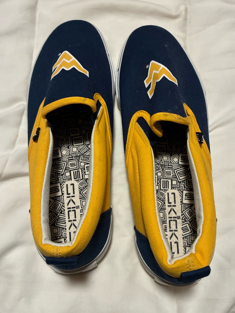 Skicks Women’s WVU Camvas Slide on Shoe in Navy/Gold Sz 10